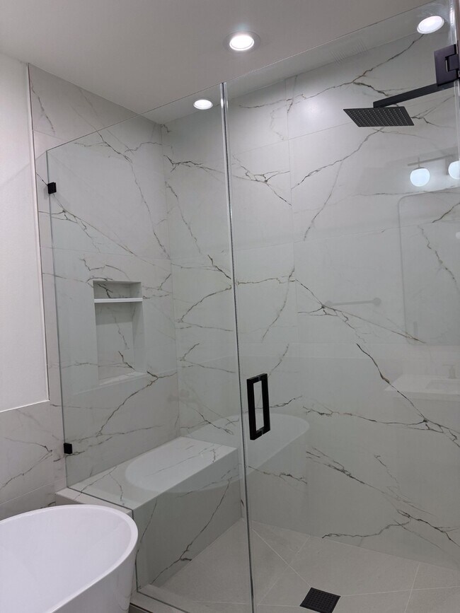 Building Photo - 9005 Comal St