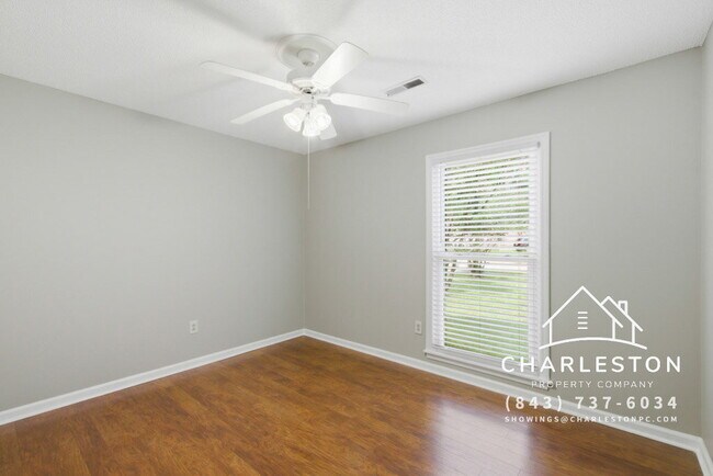 Building Photo - 2067 Dogwood Rd