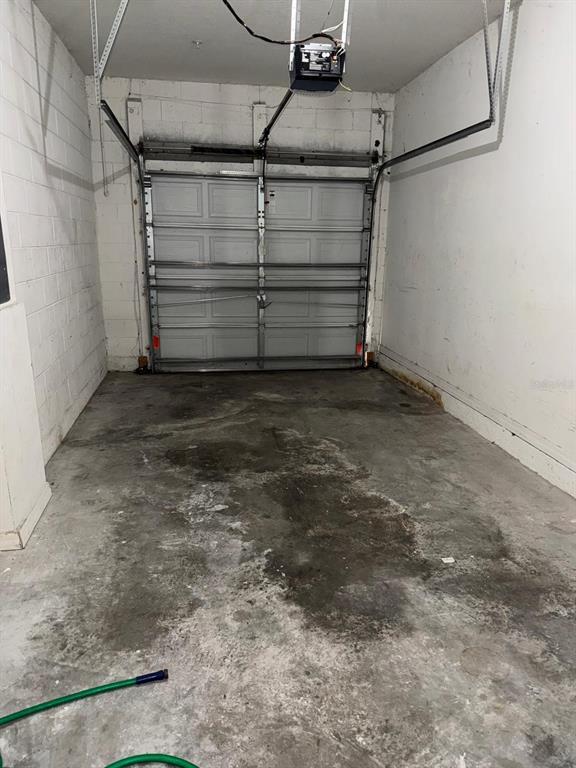 Building Photo - 6404 S Goldenrod Rd