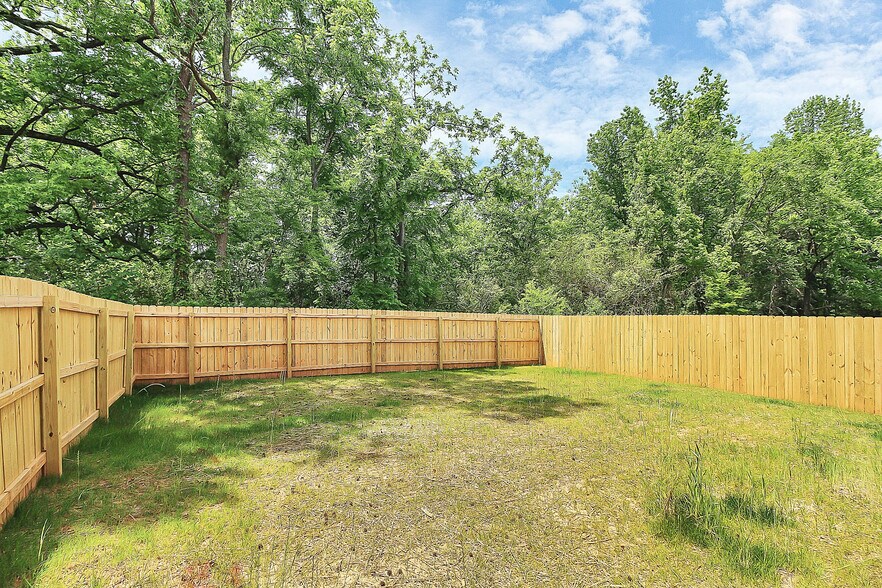 Building Photo - Room in House on Hunters Crossing Ln