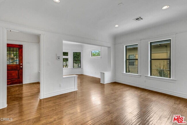 Building Photo - 1492 W 28th St