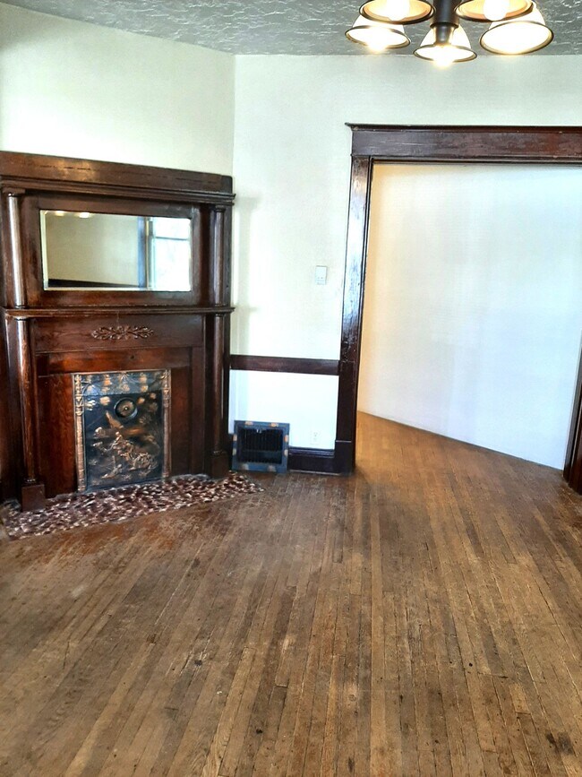 Building Photo - (1614 8th Ave)