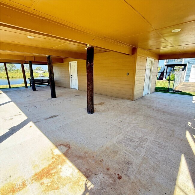 Building Photo - 143 Bastrop Bayou Dr