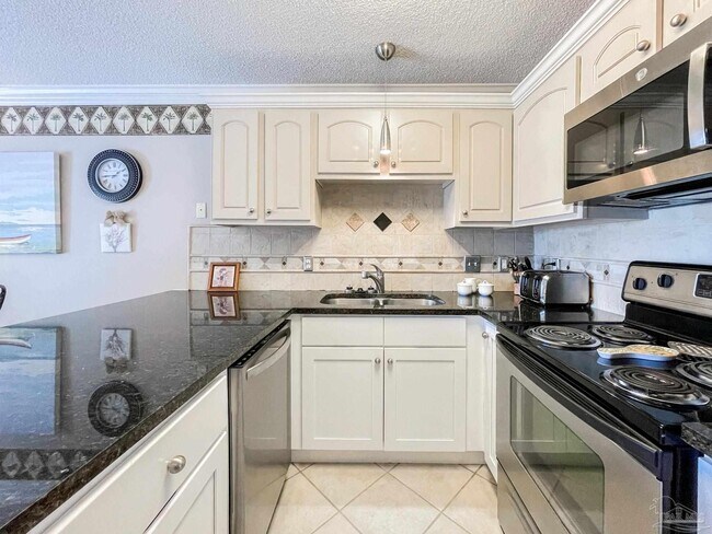 Building Photo - 13500 Sandy Key Dr