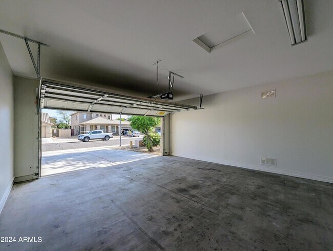 Building Photo - 15432 W Tasha Cir
