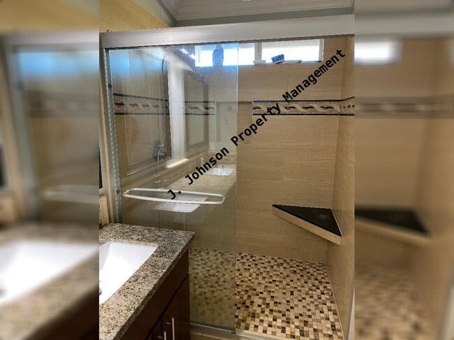 Building Photo - Beautiful 4 bed 2 bth home