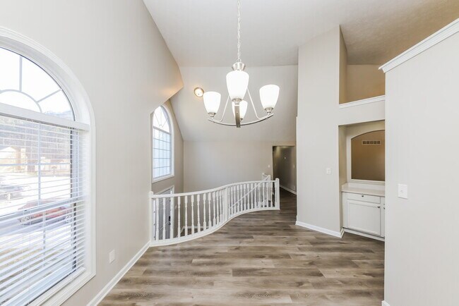 Building Photo - 2740 Owens Dr