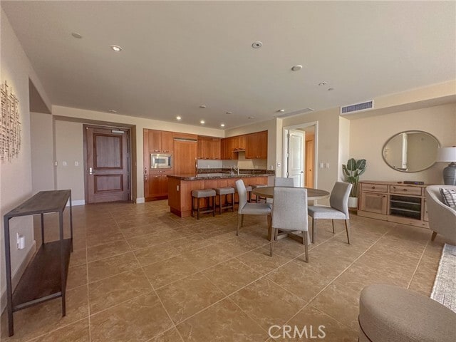 Building Photo - 5068 Scholarship