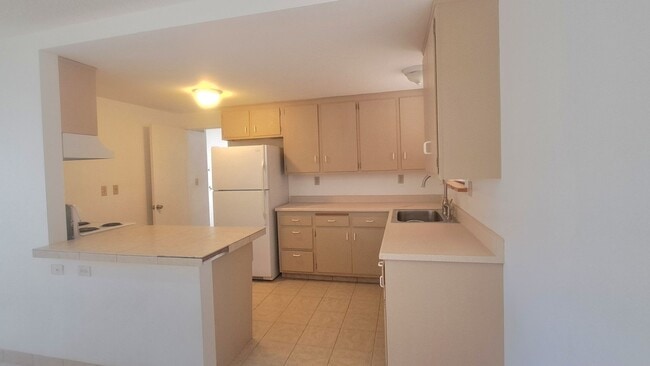 Building Photo - 2 Bedroom with large back yard