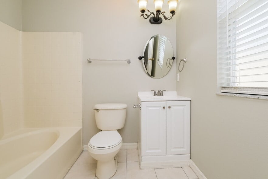 Building Photo - 10621 Navigation Dr