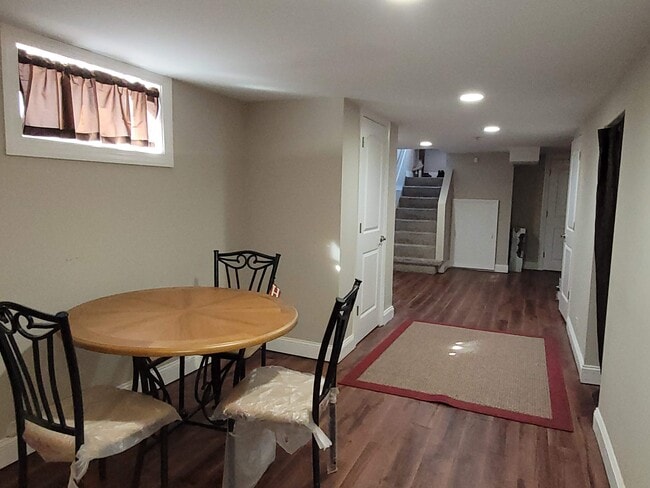 Building Photo - 8726 S Francisco Ave