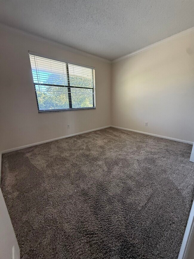 Building Photo - 650 W Pope Rd