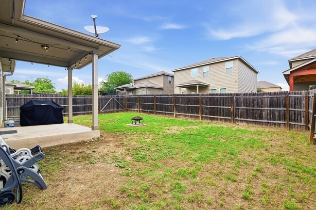 Building Photo - New 3-bed 3-bath home available in Monte Viejo Community! Move in August!