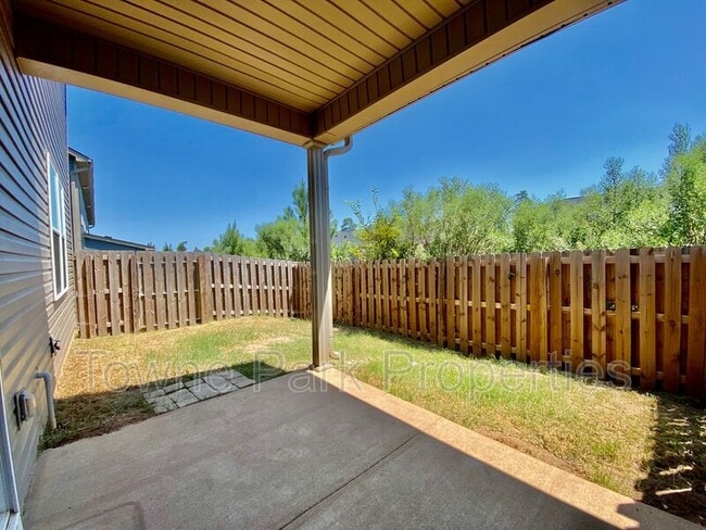 Building Photo - 1865 Butternut Dr