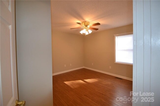 Building Photo - 1212 Beechwood Dr