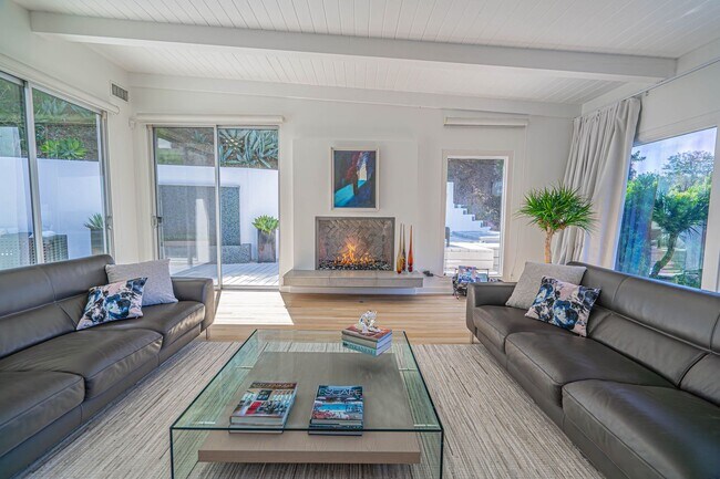 Building Photo - COMING SOON! 3 Bedroom Home for Rent in West Hollywood!