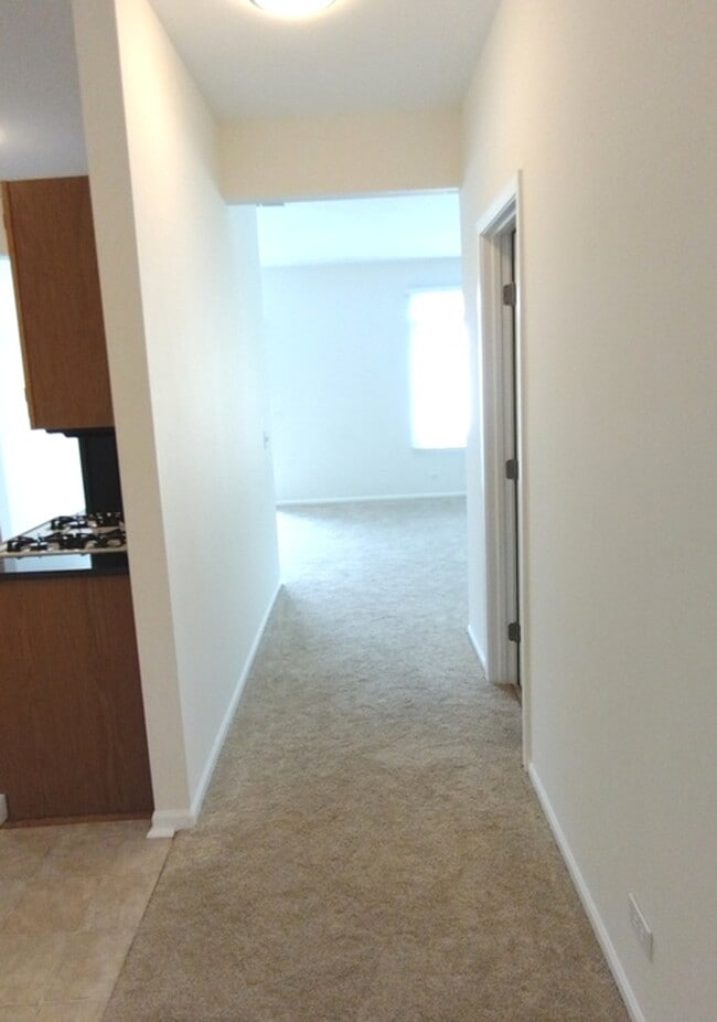 Building Photo - 925 Mesa Dr