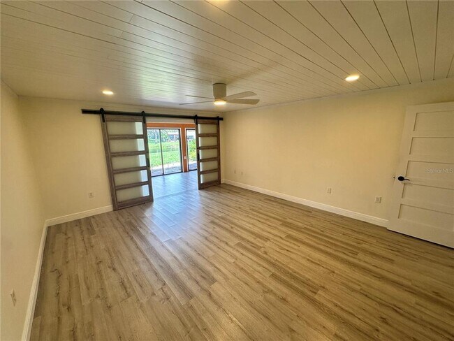 Building Photo - 620 Spring Lakes Blvd
