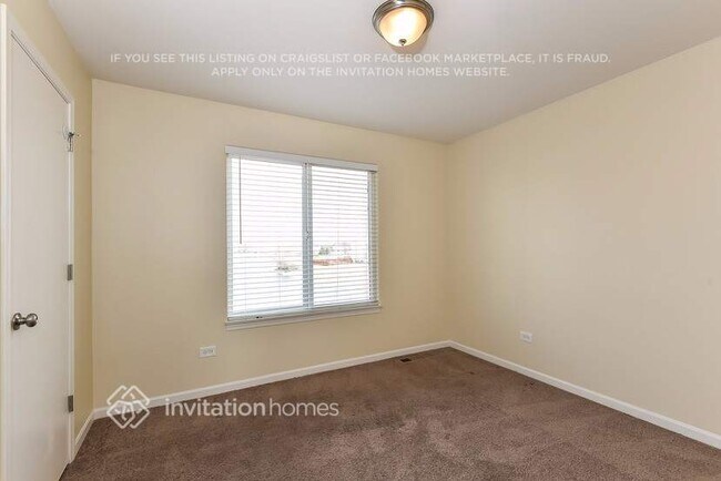 Building Photo - 6801 Desert Dr