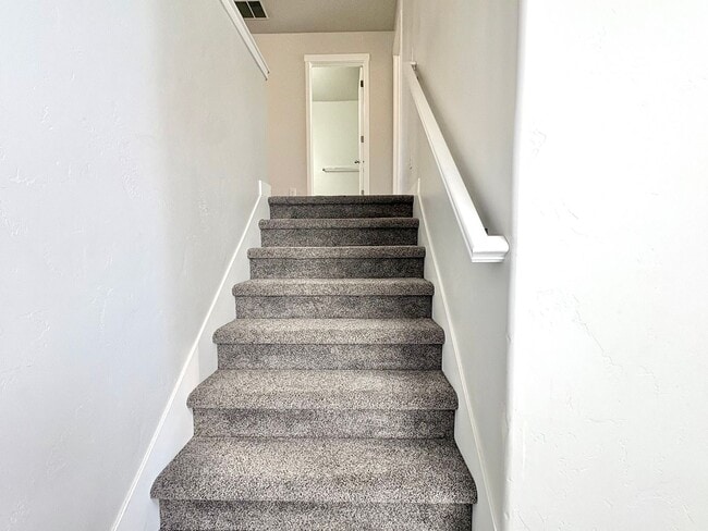 Building Photo - West Jordan 3-Bedroom Home - Clean, Cozy & Convenient