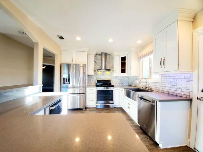Primary Photo - Stunning home in san mateo