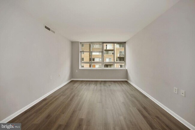 Building Photo - 350 G St SW