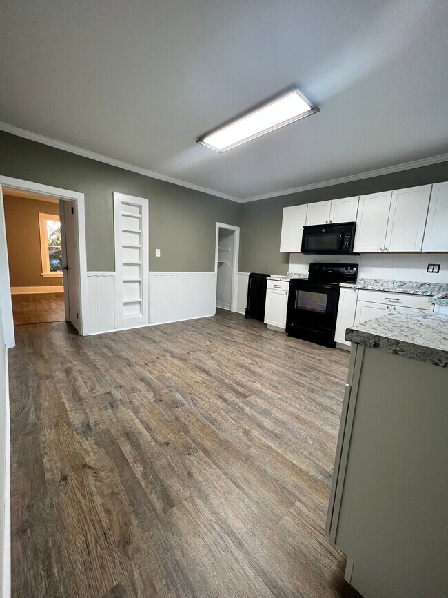 Building Photo - 425 Ellicott St