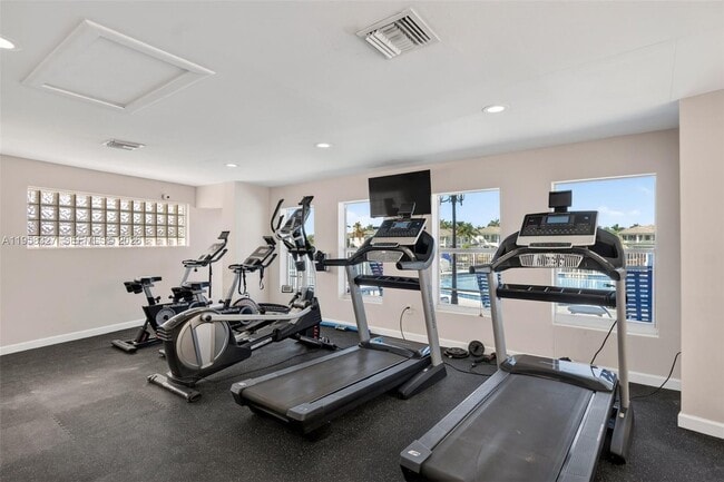 Building Photo - 1410 S Ocean Dr