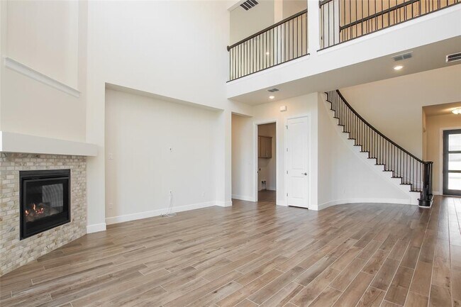 Building Photo - 607 Gunison Dr