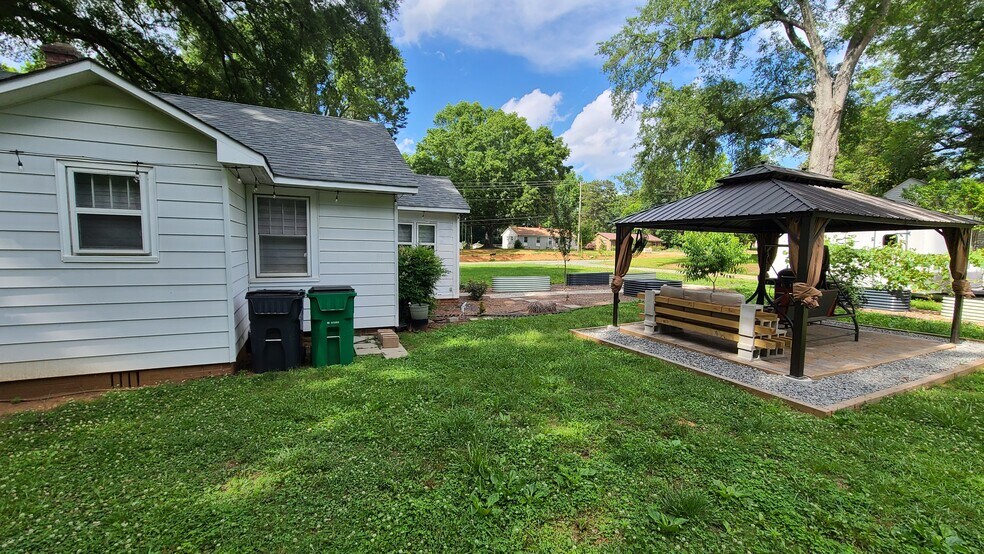 Building Photo - 6319 Tuckaseegee Rd