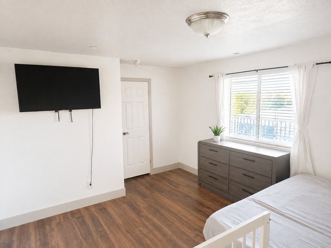 Building Photo - Charming 3-Bed, 2 Bath Condo in Pleasant Grove