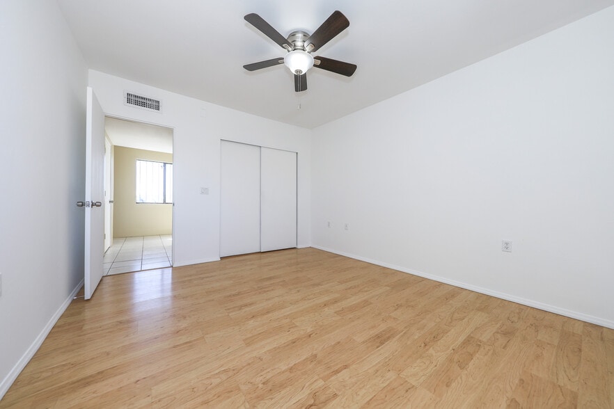 Building Photo - 136 E Pastime Rd