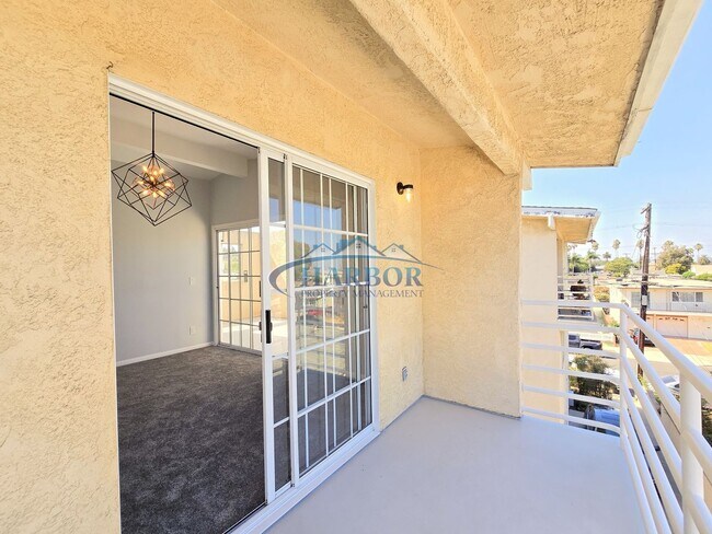 Building Photo - Beautifully Updated 3-Bed, 2-Bath Townhome