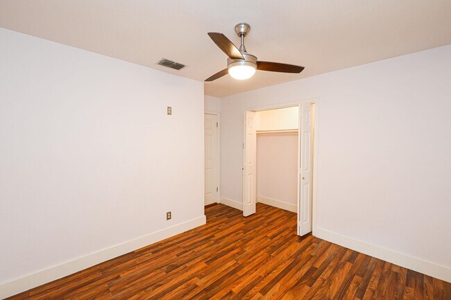 Building Photo - 1222 Longhorn Dr