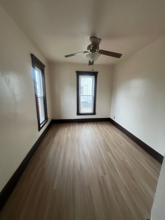 Building Photo - 1146 E 26th St