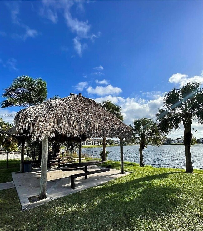 Building Photo - 216 Lake Pointe Dr