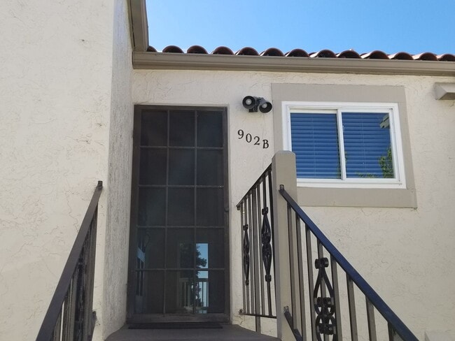 Building Photo - Gorgeous Beach Close Carlsbad Condo!