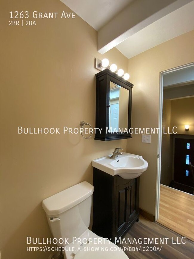 Building Photo - MOVE IN SPECIAL $300 off first full months...