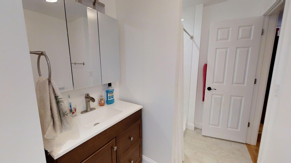 Building Photo - 7 Jay St