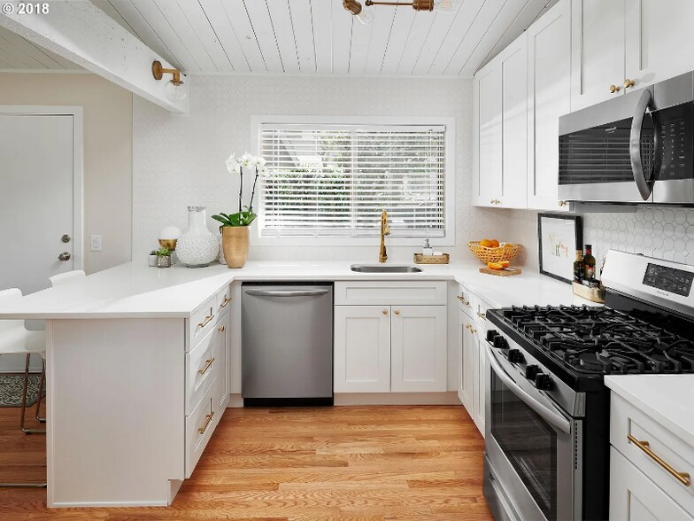 Building Photo - 12920 SW Faircrest St