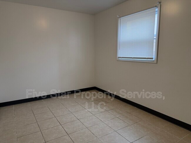 Interior Photo - Lake Shore Apartments