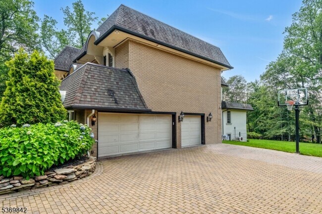 Building Photo - 82 Jackson Dr