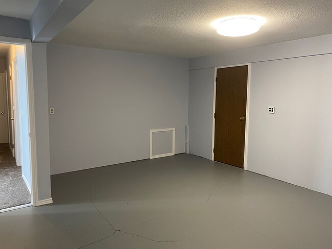 Building Photo - 4bd/1.75ba Carnation House