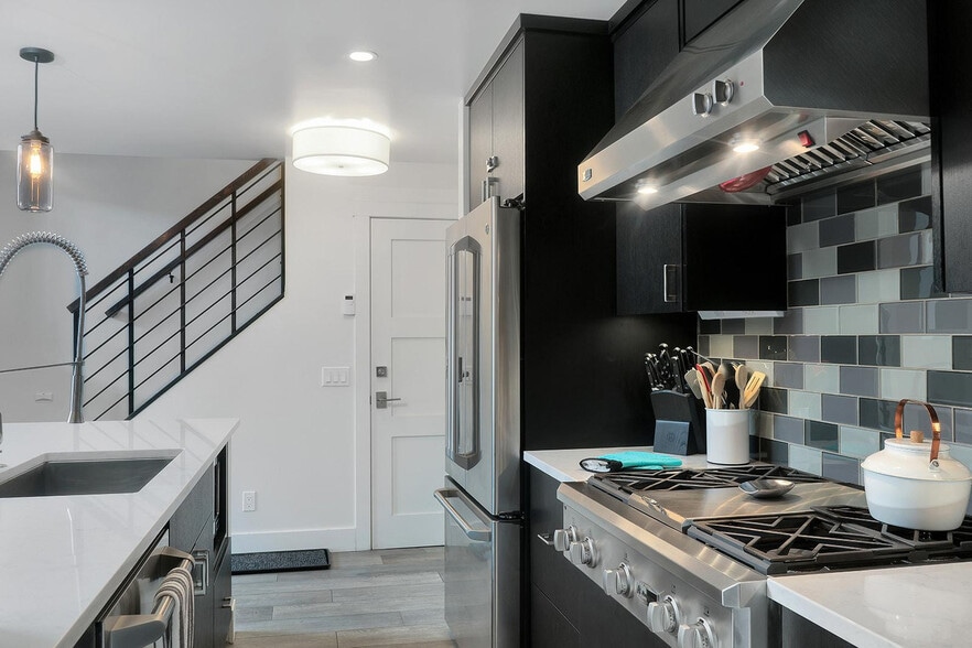 Building Photo - 113 Lost Creek Ln