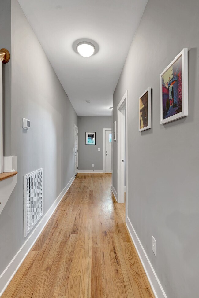 Building Photo - 2038 Straightway Ave