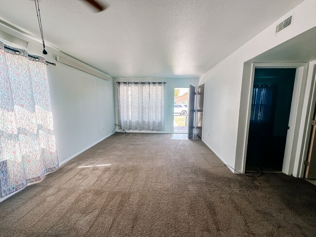 Building Photo - Charming single-level home nestled on Dillon's east side.