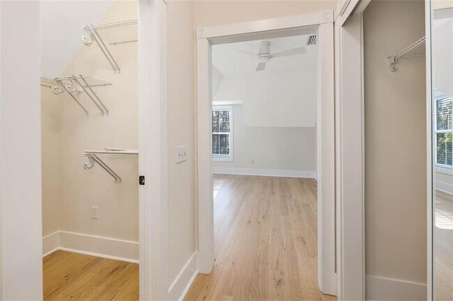 Building Photo - 156 Shady Brook Cir