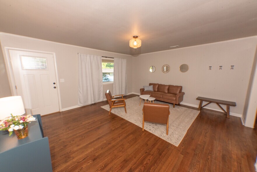 Building Photo - 2501 W Valley Dr