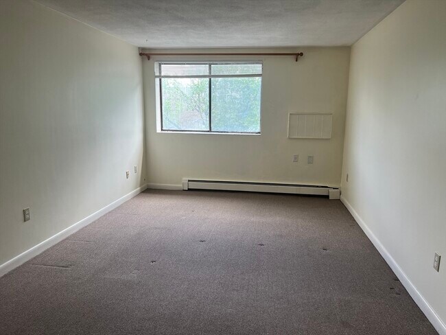 Building Photo - 900 Governors Dr