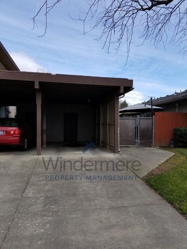 Building Photo - 333 Grove St